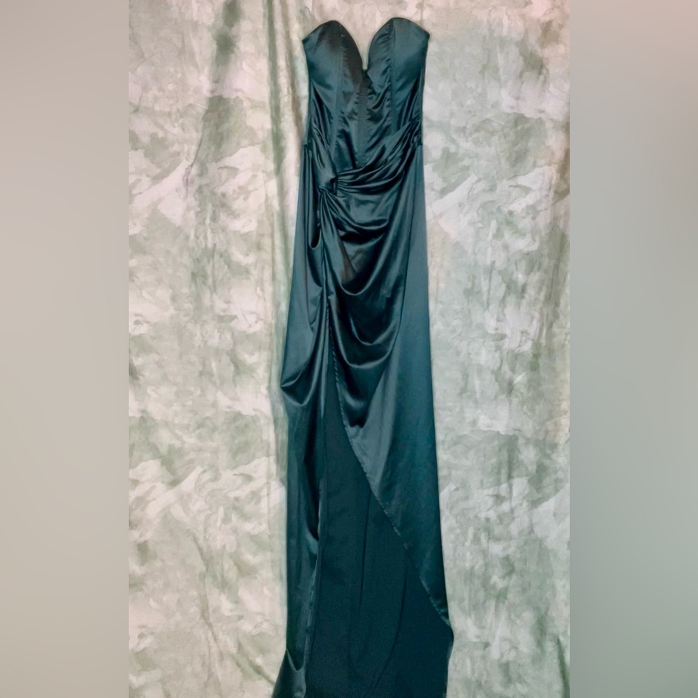 NWT Green Fashion Nova V-Neck Staples Formal Dress